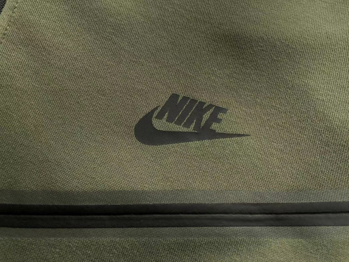 Nike Sportswear Tech Fleece Anzug