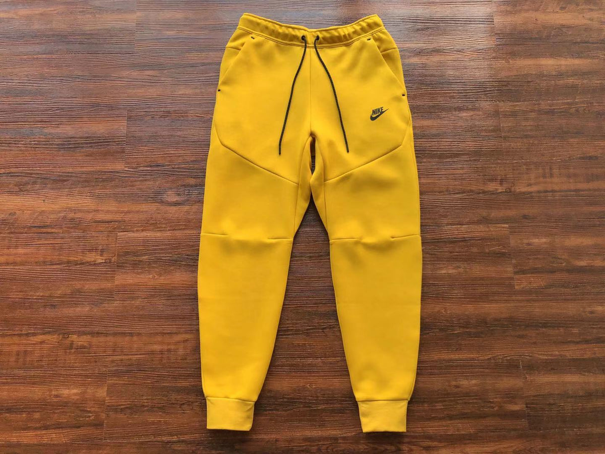 Nike Sportswear Tech Fleece Anzug