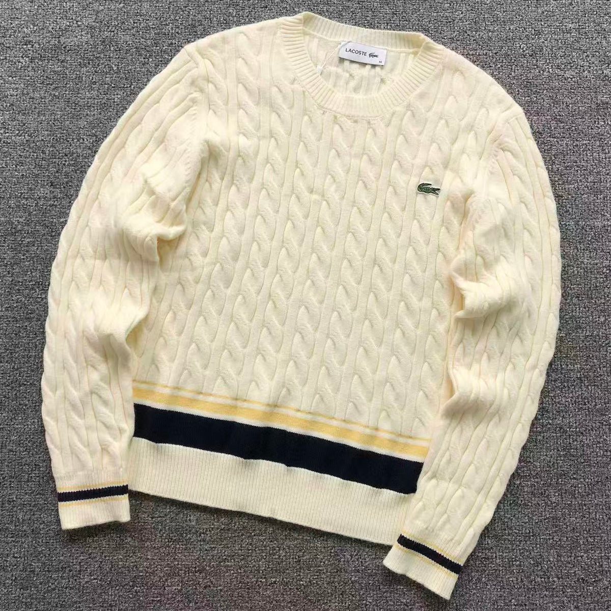 Klassischer Damenpullover