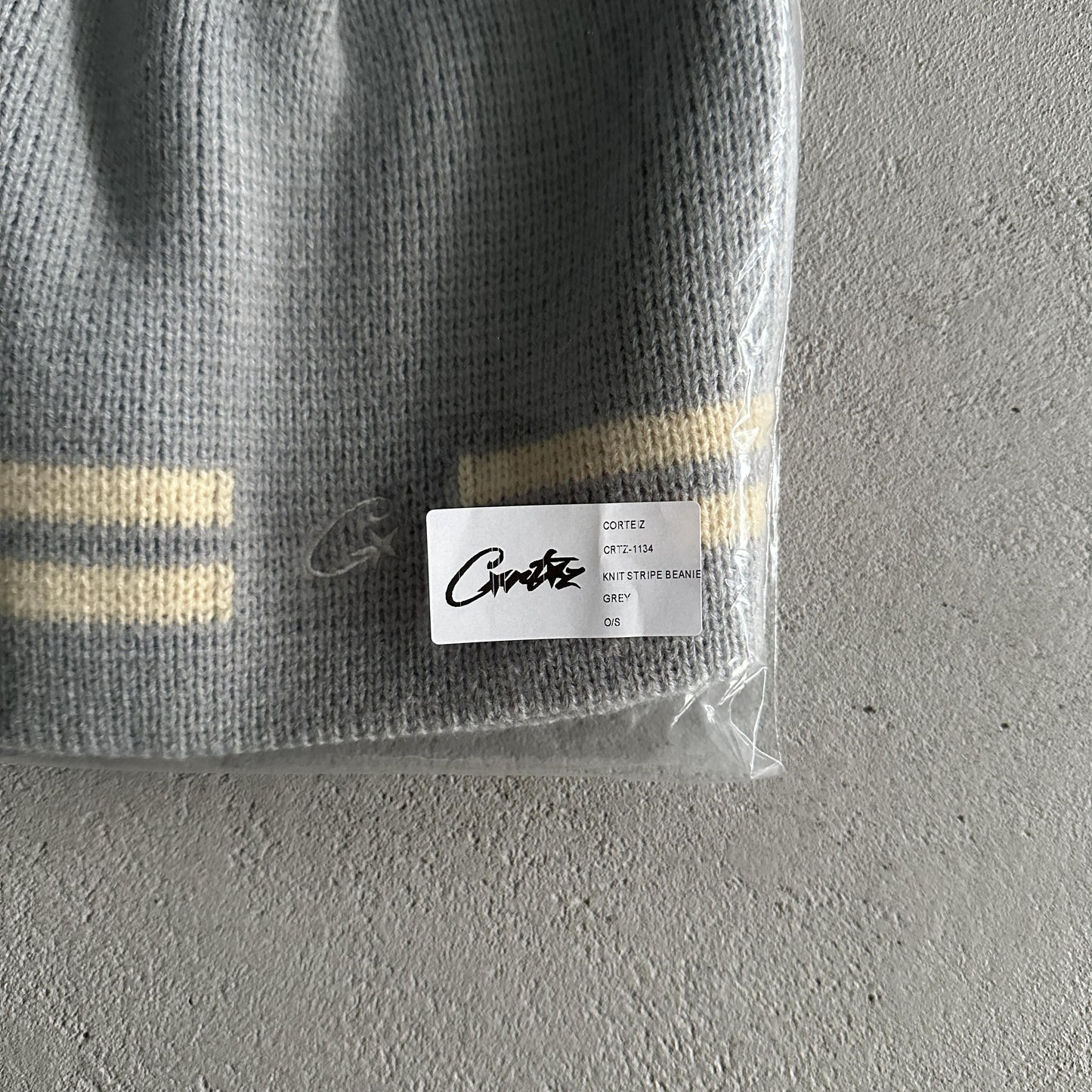 Bonnet rayé en maille Corteiz - Gris