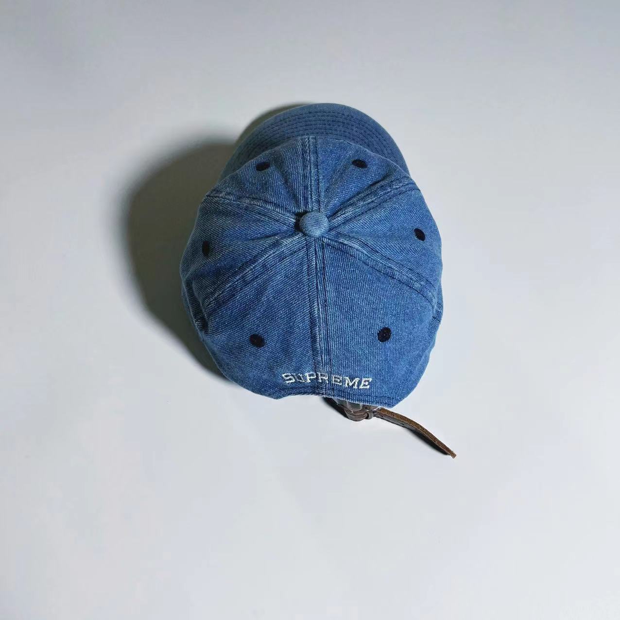 CASQUETTE EN JEAN DÉLAVÉ BUR x SUPREME