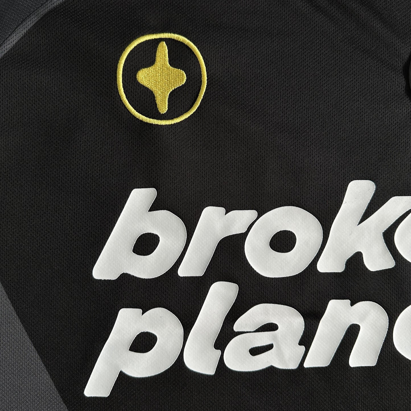 T-shirt de football Broken P