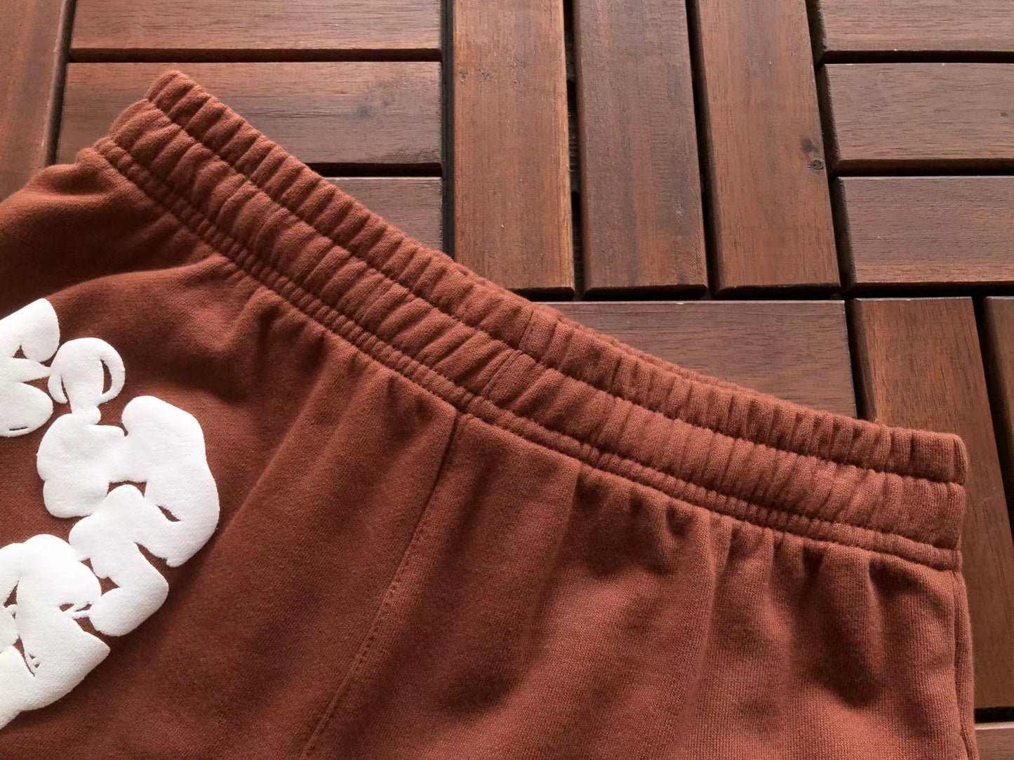 Denim Tears Le pantalon de jogging Cotton Wreath