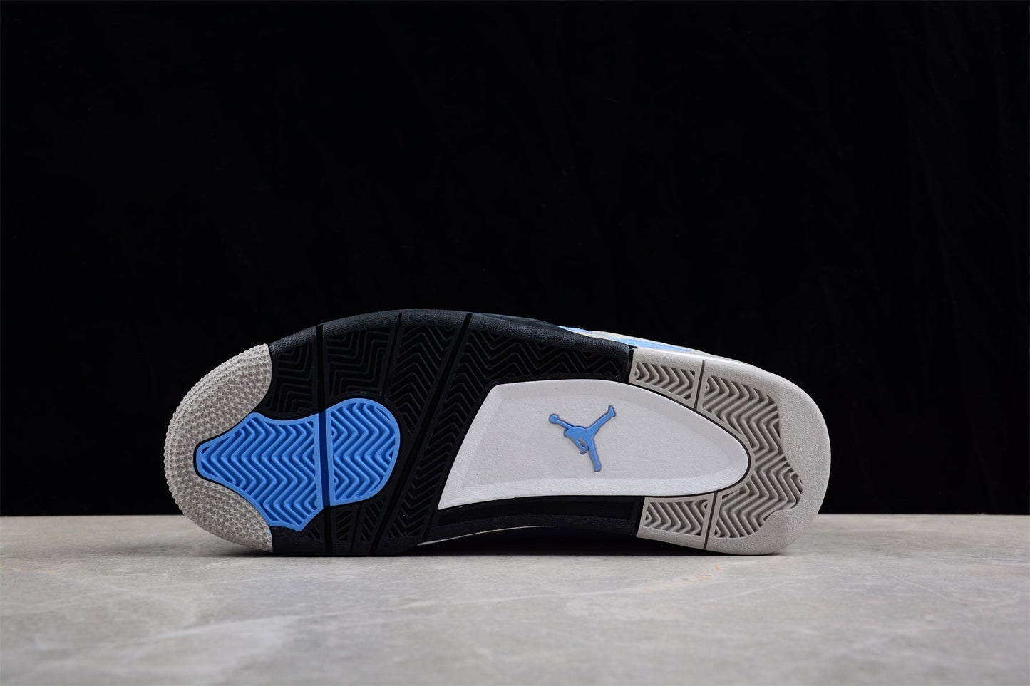 AJ 4 RETRO « UNIVERSITY BLUE »