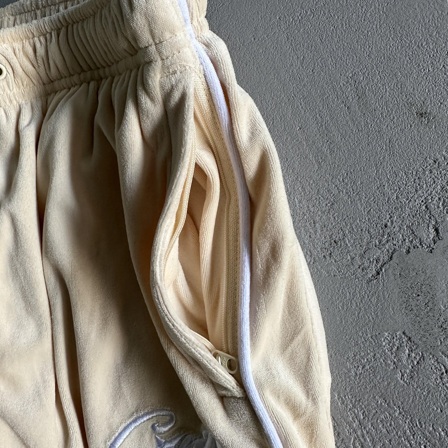 Pantalon en velours Corteiz crème