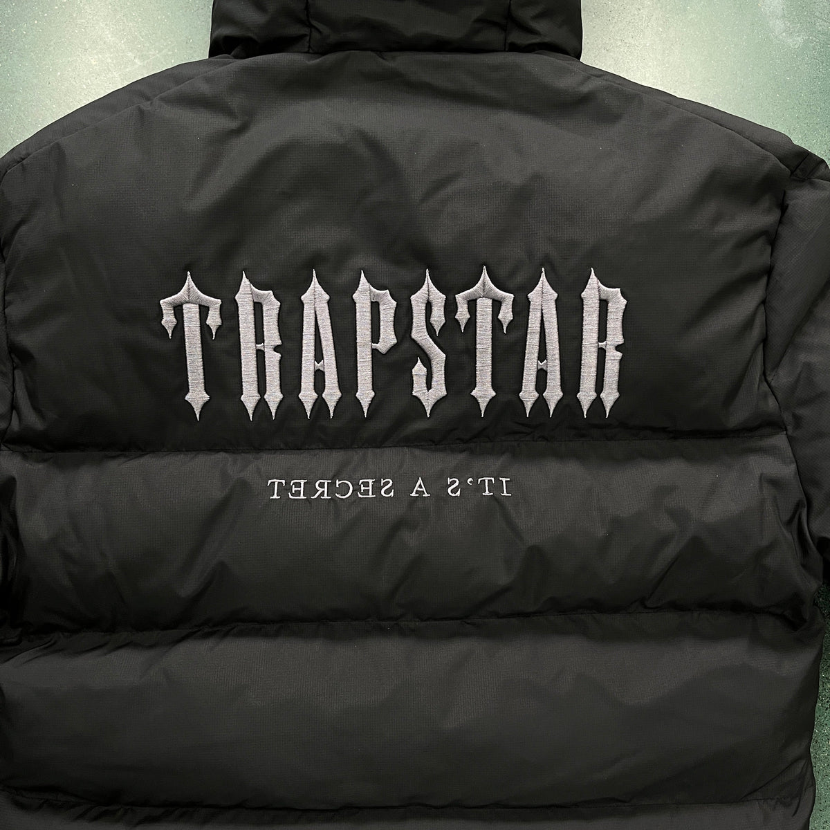 Chaqueta de plumón con capucha Decoded 2.0 de Trapstar