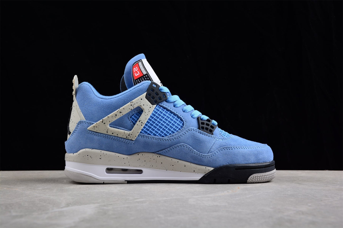 AJ 4 RETRO « UNIVERSITY BLUE »