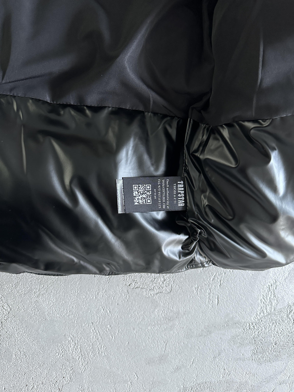 Chaqueta acolchada Trapstar Irongate con relieve negra