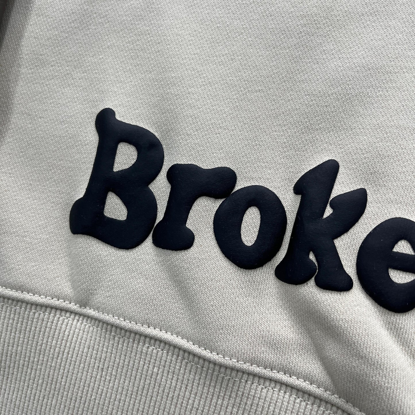 Sweat à capuche Broken P Seul mais pas solitaire
