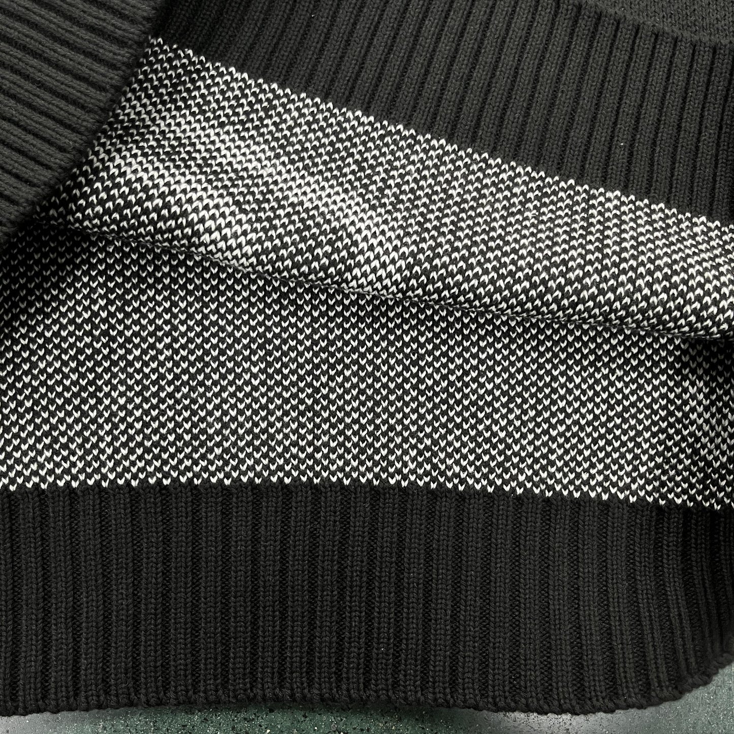 Pull en maille point cassé