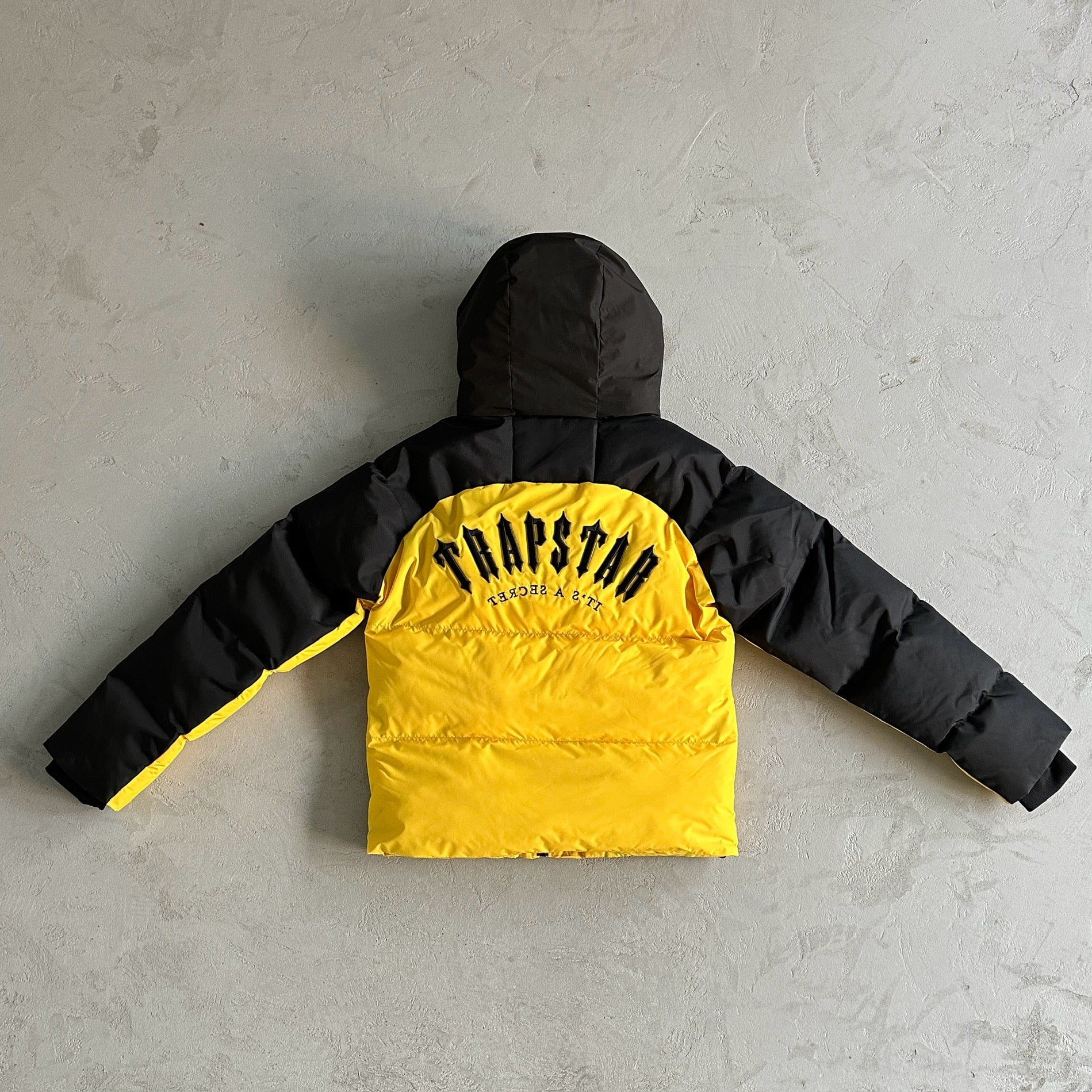 Trapstar Decoded Arch Puffer Jacket Black Yellow – A Fonte