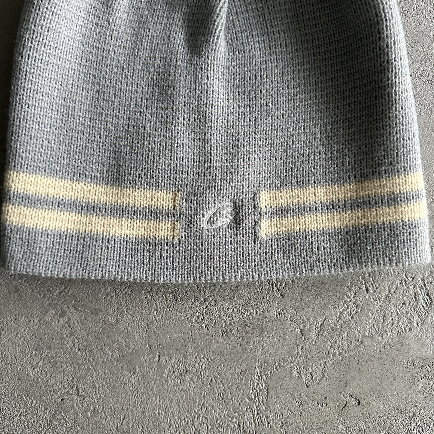 Bonnet rayé en maille Corteiz - Gris
