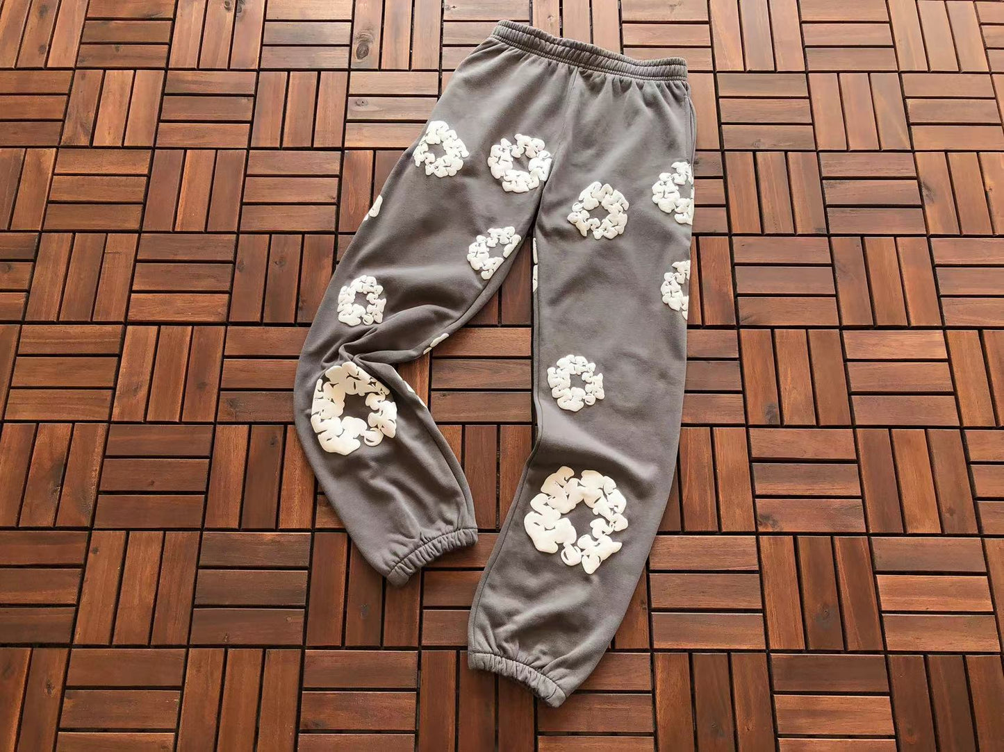 Denim Tears Le pantalon de jogging Cotton Wreath