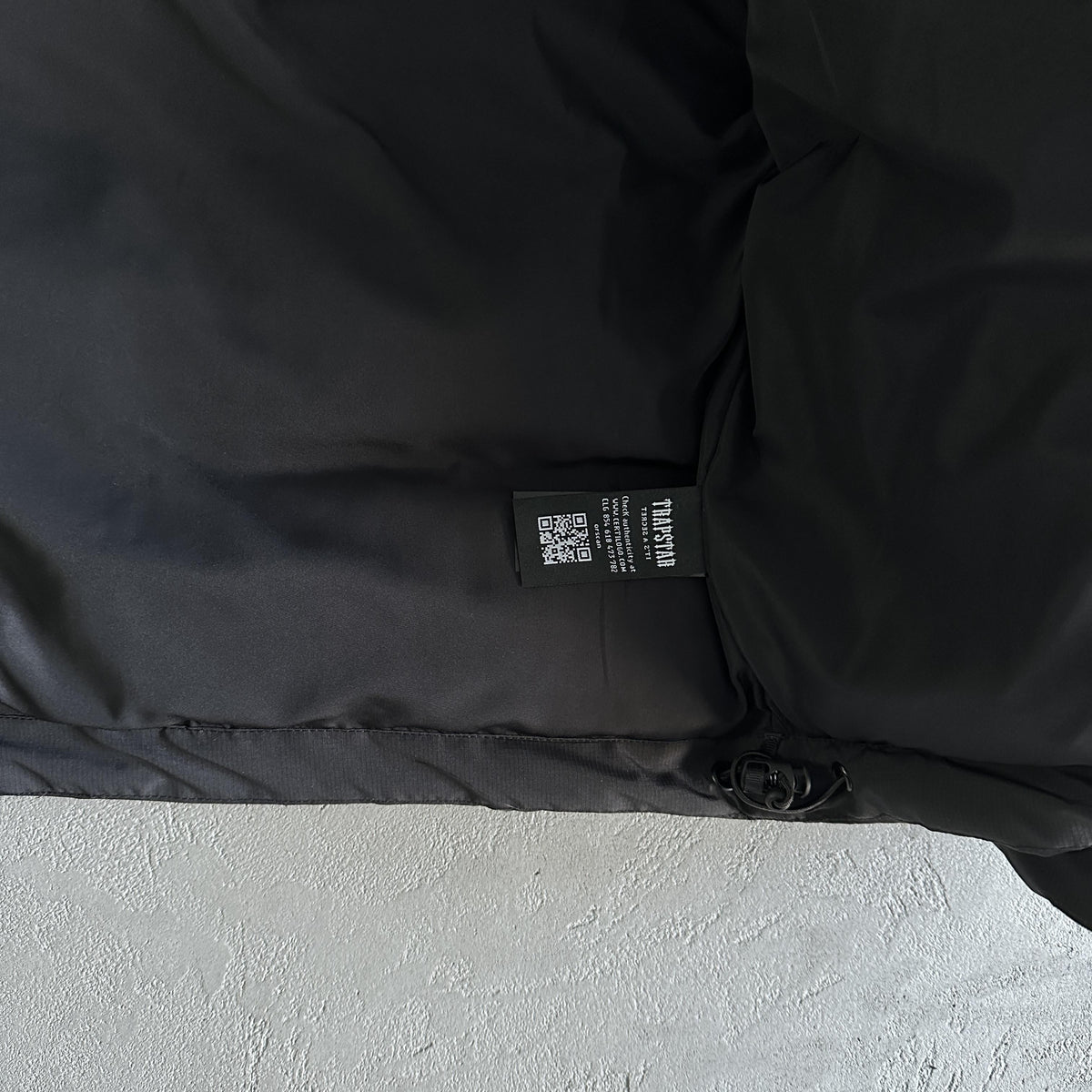Trapstar Decoded Hooded Puffer Jacket 2.0 Nero / Infrarossi