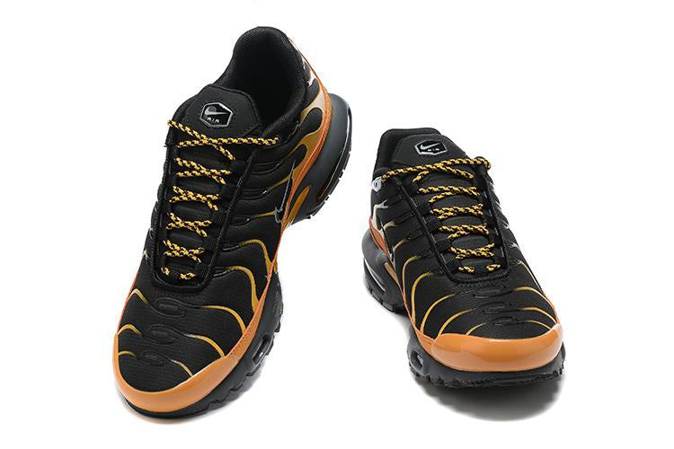 Nike Air Max Plus Oro Universitario Negro