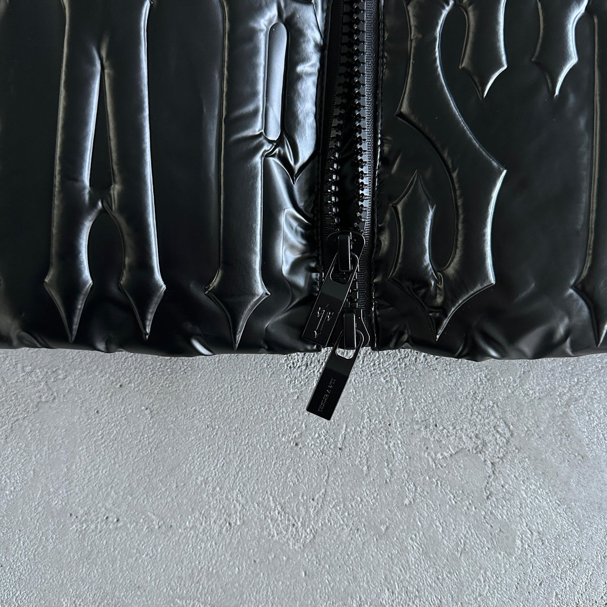 Chaqueta acolchada Trapstar Irongate con relieve negra