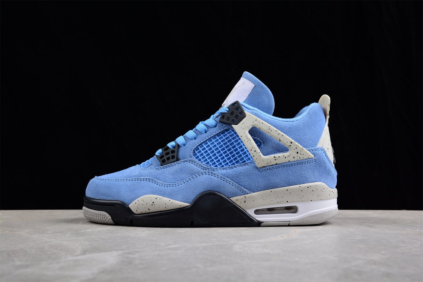 AJ 4 RETRO « UNIVERSITY BLUE »