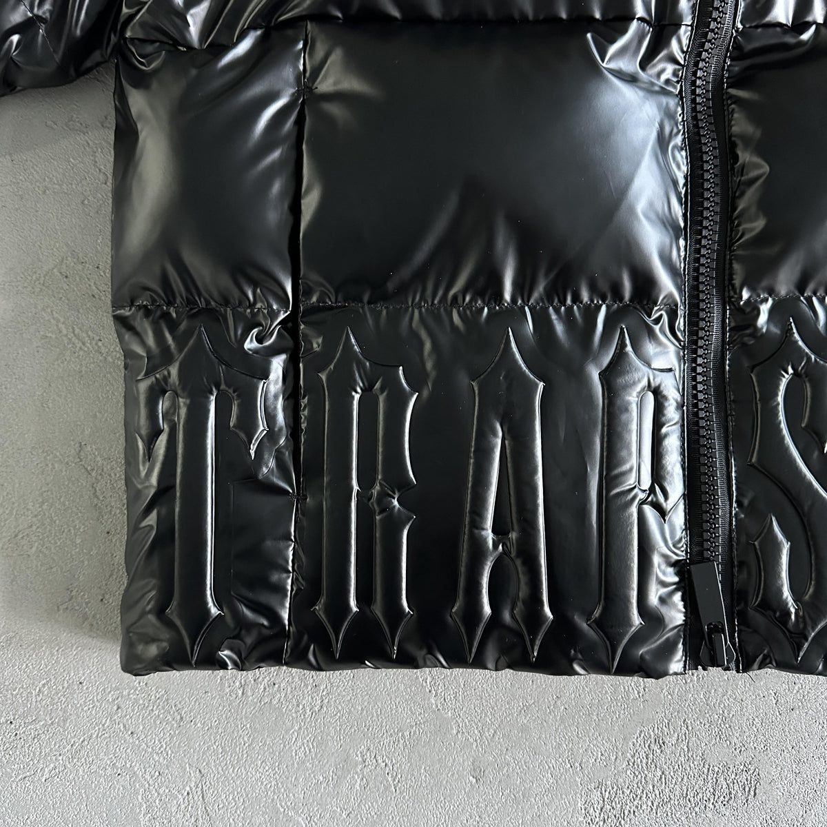 Chaqueta acolchada Trapstar Irongate con relieve negra