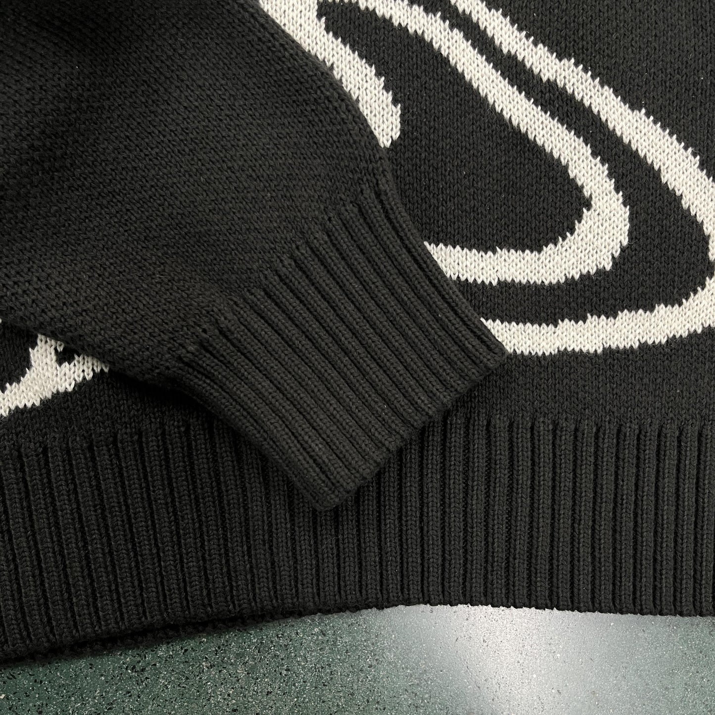 Pull en maille point cassé