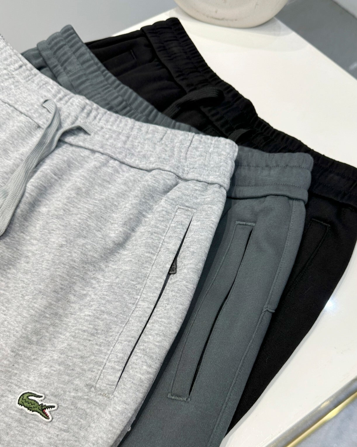 Pantalons Lacoste