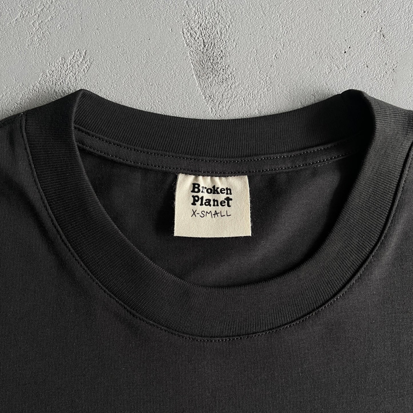 T-shirt Broken P dans les abysses