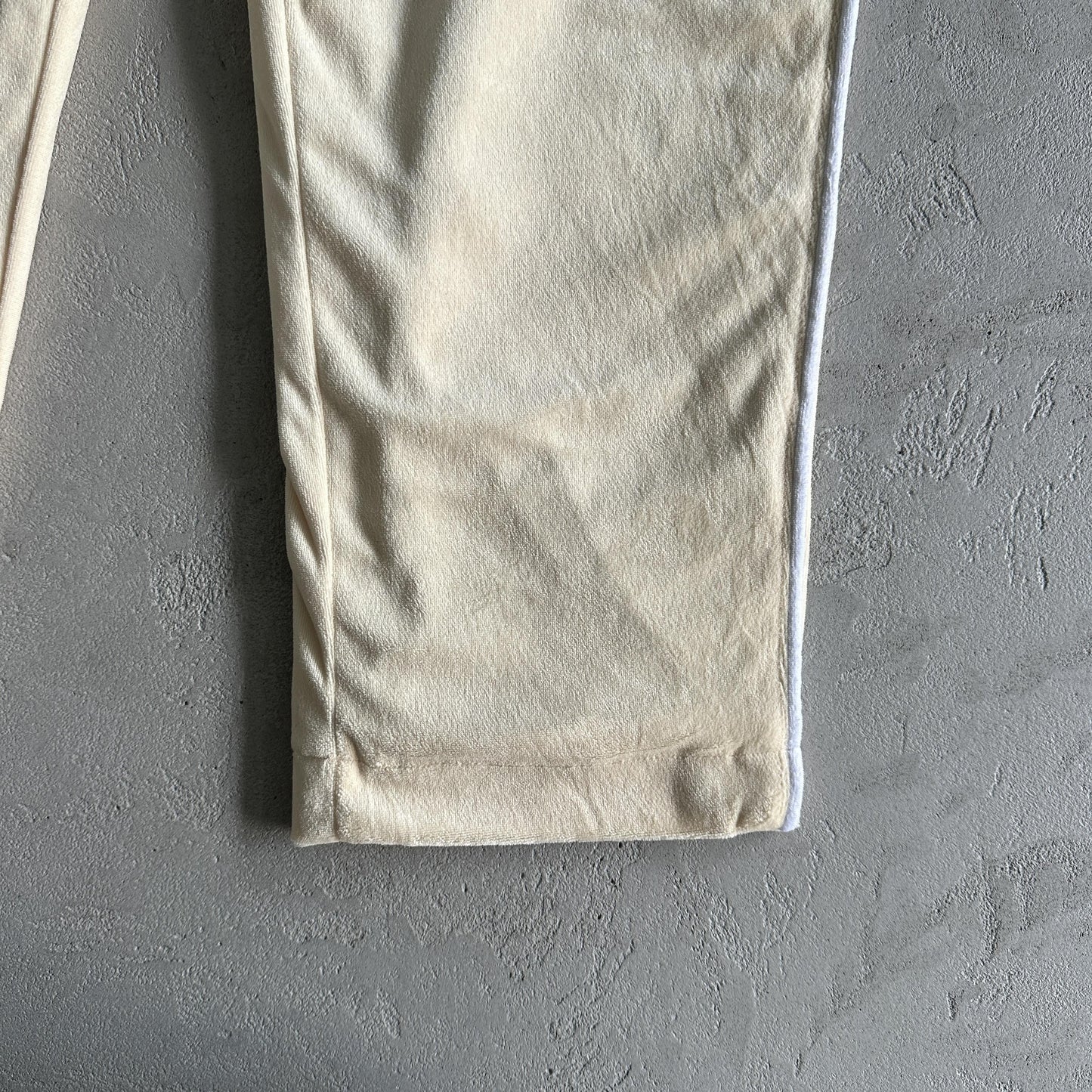 Pantalon en velours Corteiz crème