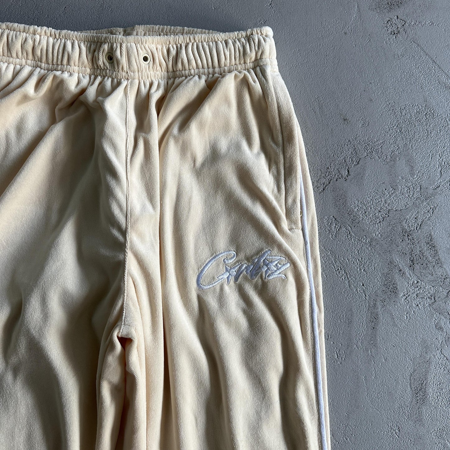 Pantalon en velours Corteiz crème