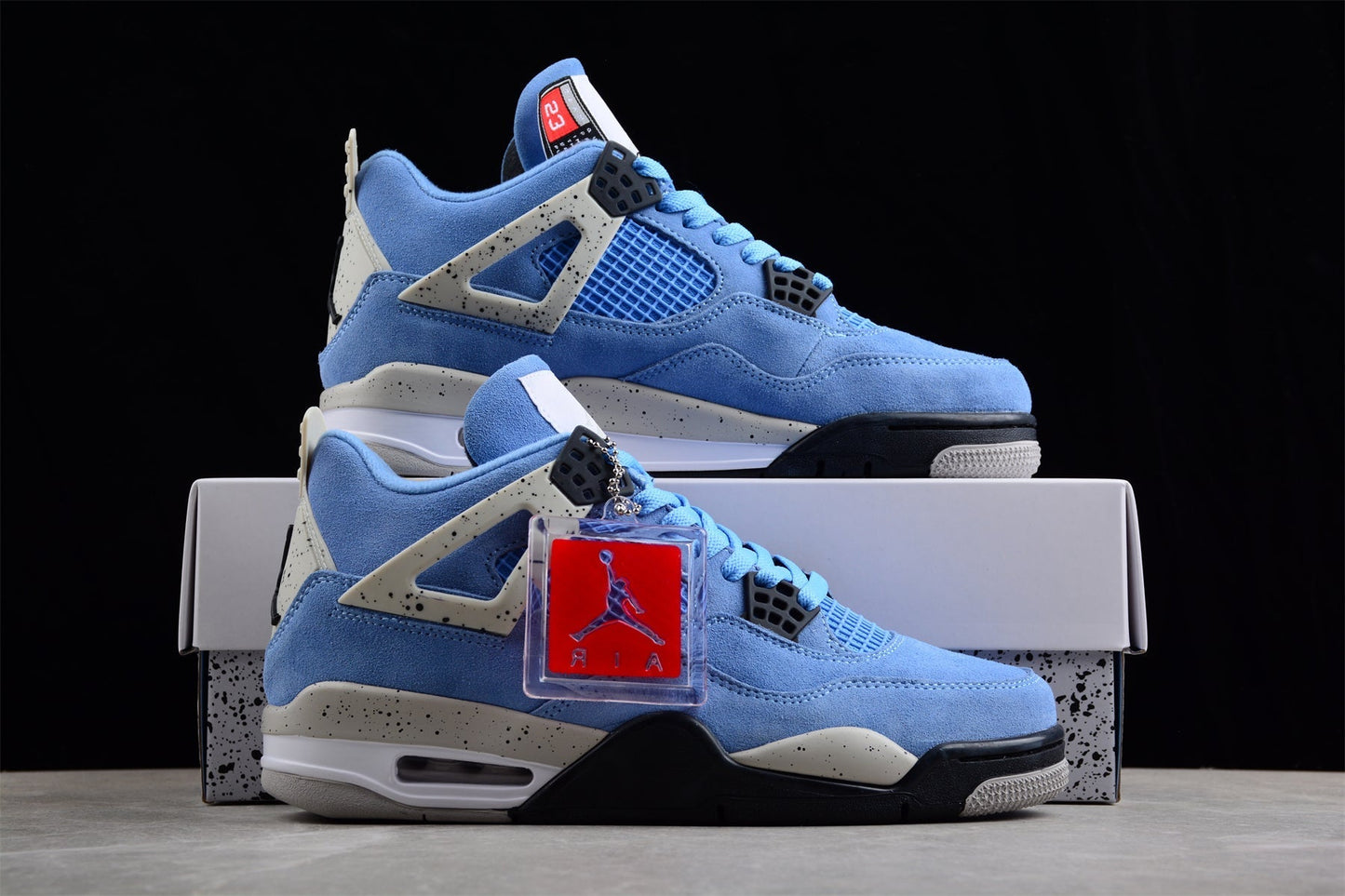 AJ 4 RETRO « UNIVERSITY BLUE »
