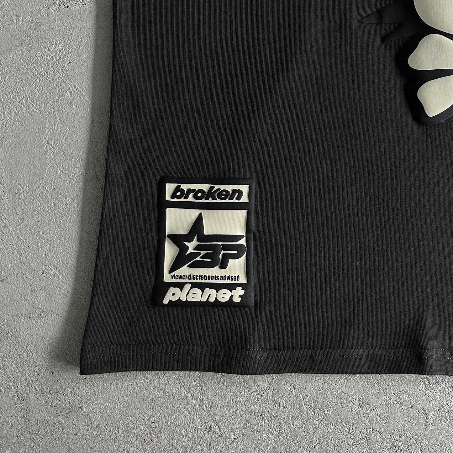 T-shirt Broken P Total Chaos
