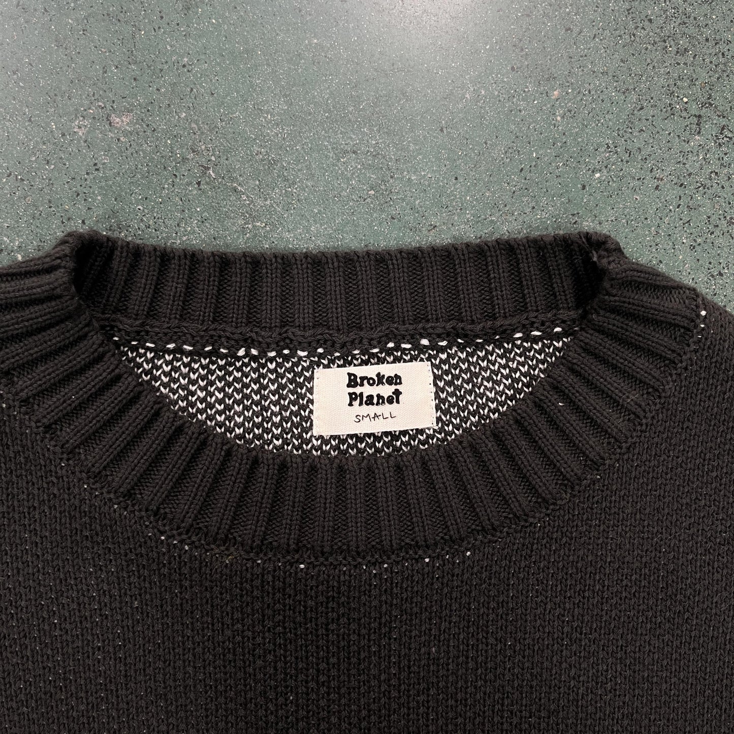 Pull en maille point cassé