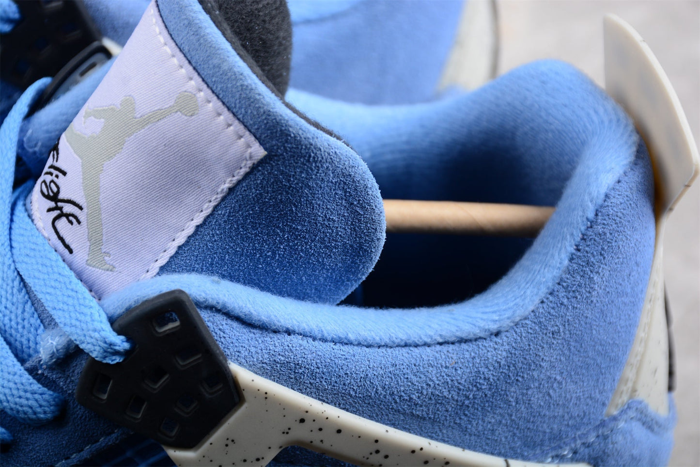 AJ 4 RETRO « UNIVERSITY BLUE »