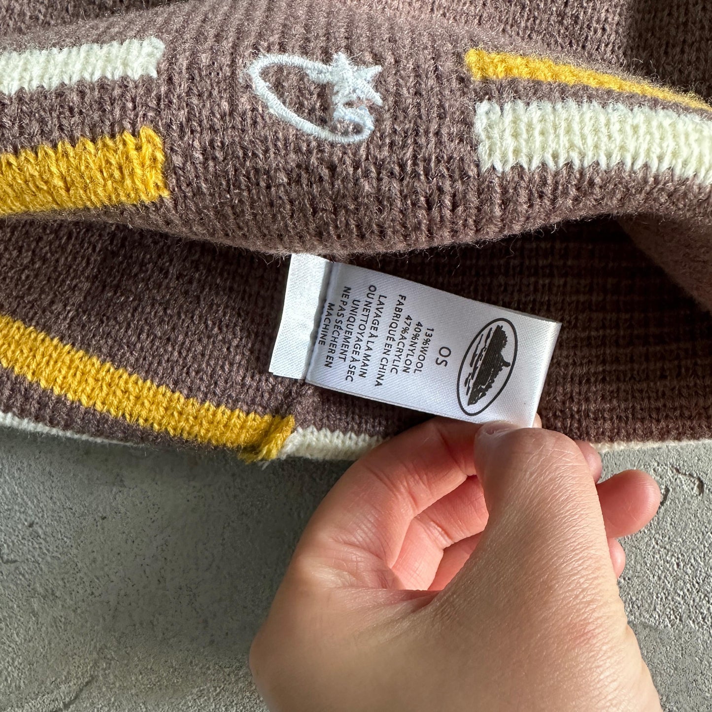 Bonnet rayé en maille Corteiz - Marron