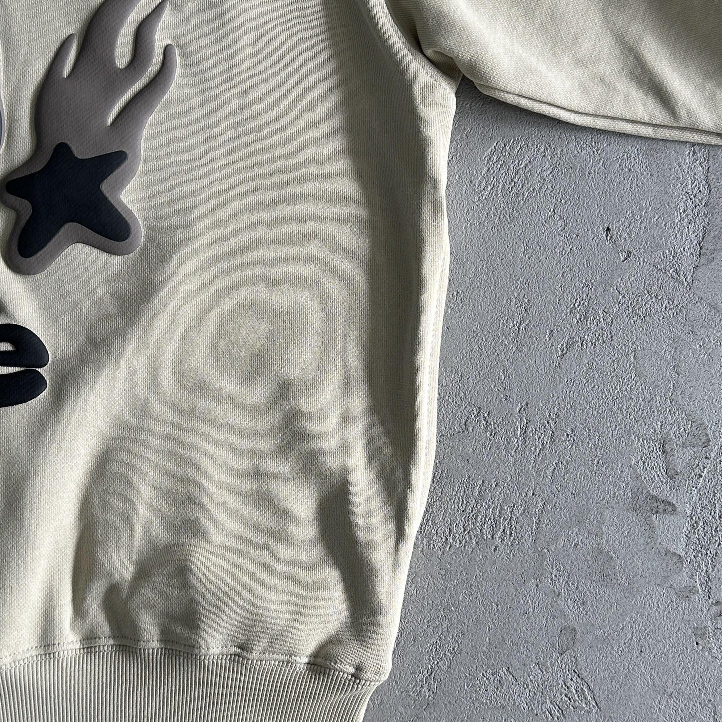 Sweat à capuche amour brisé sans cœur