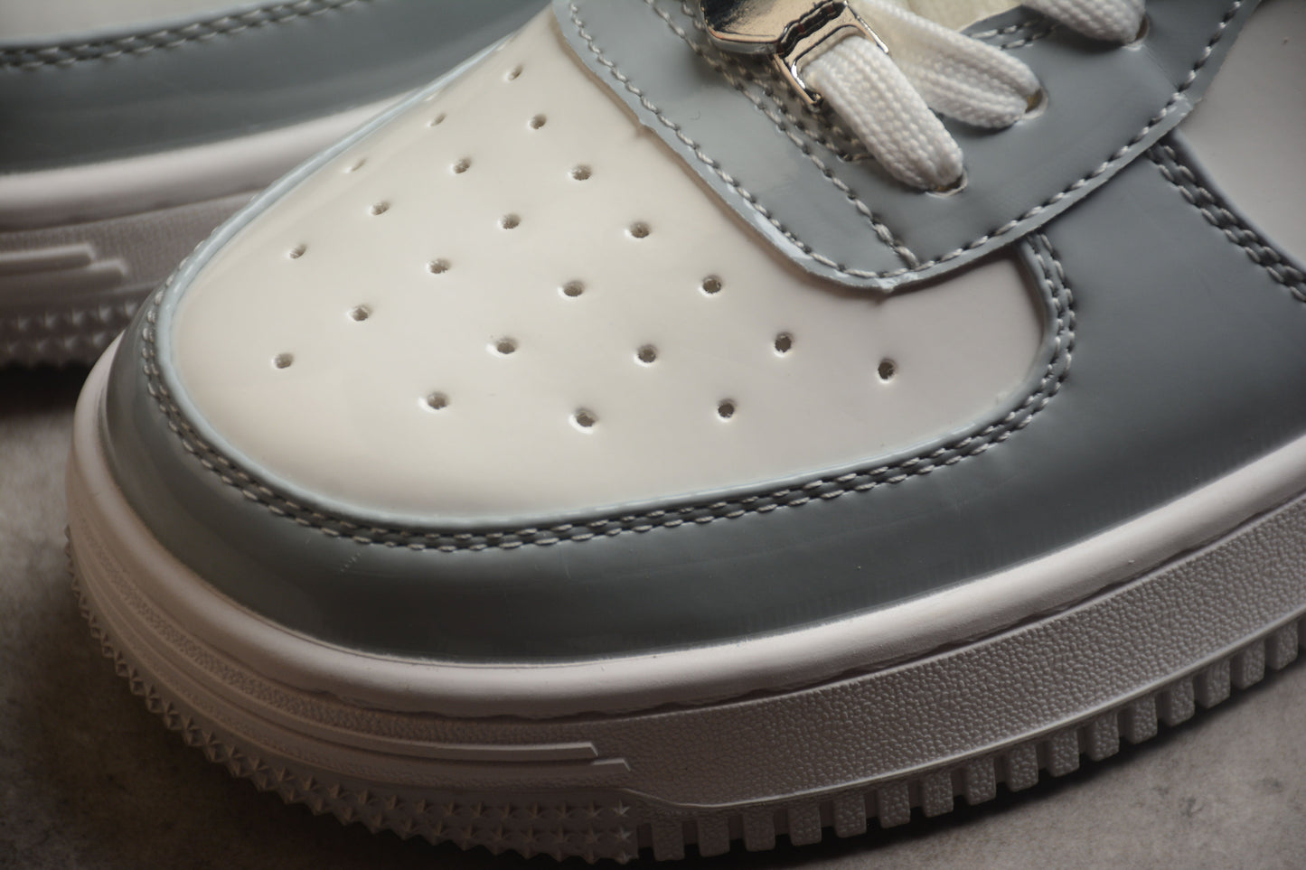 Bape Sta Cuir Verni Gris et Blanc