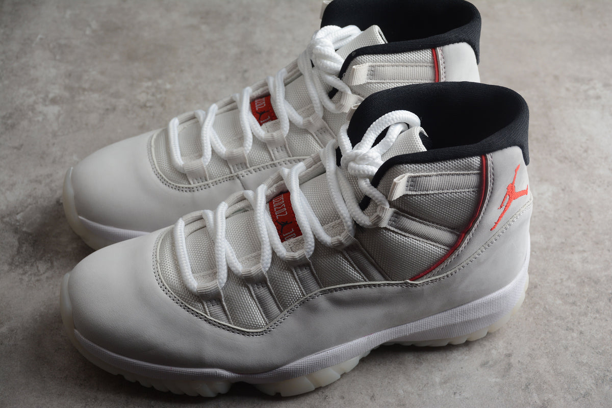 AJ 11 "Tinta Platino"