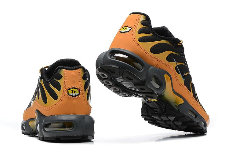 Nike Air Max Plus Oro Universitario Negro