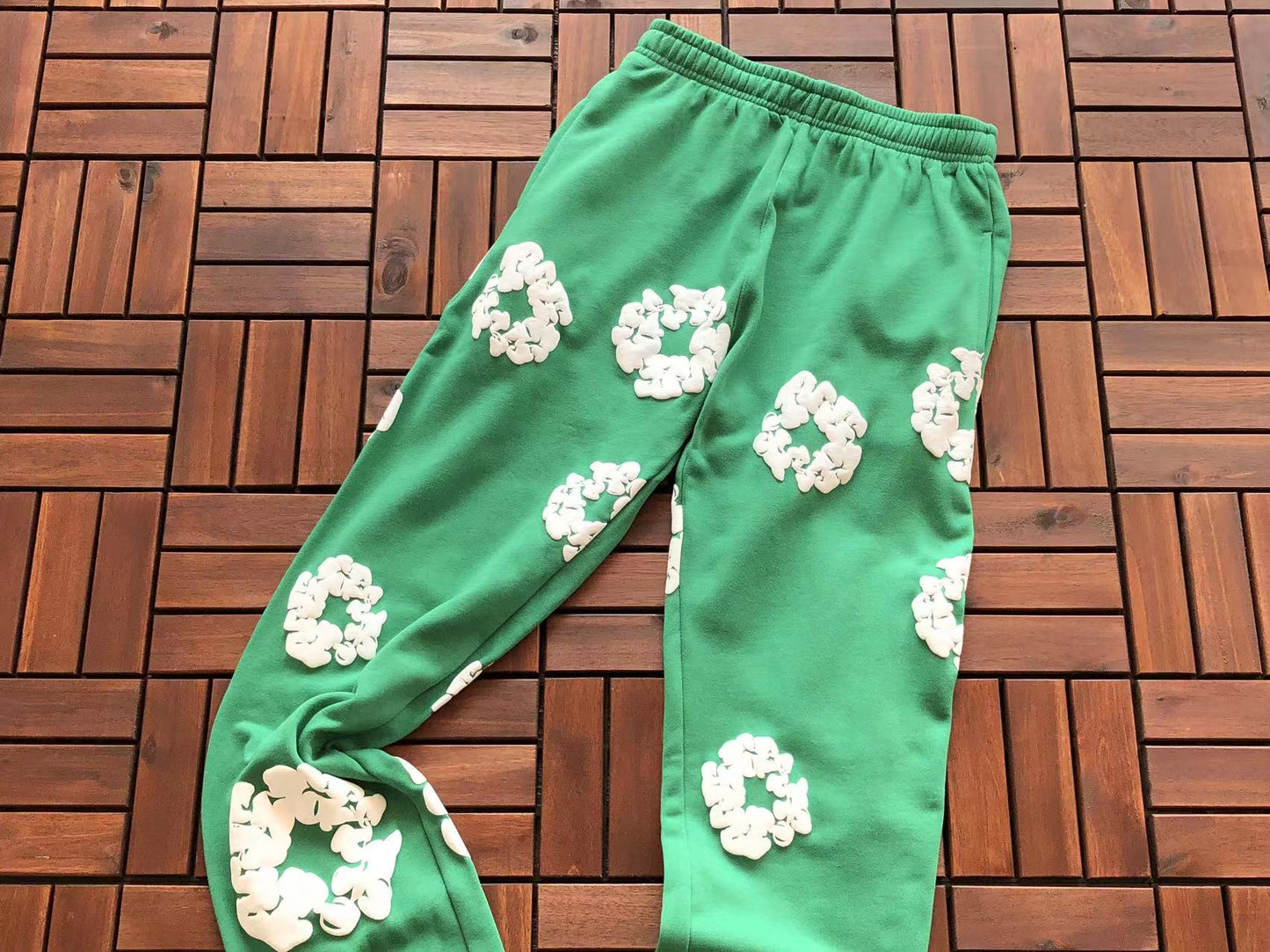 Denim Tears Le pantalon de jogging Cotton Wreath