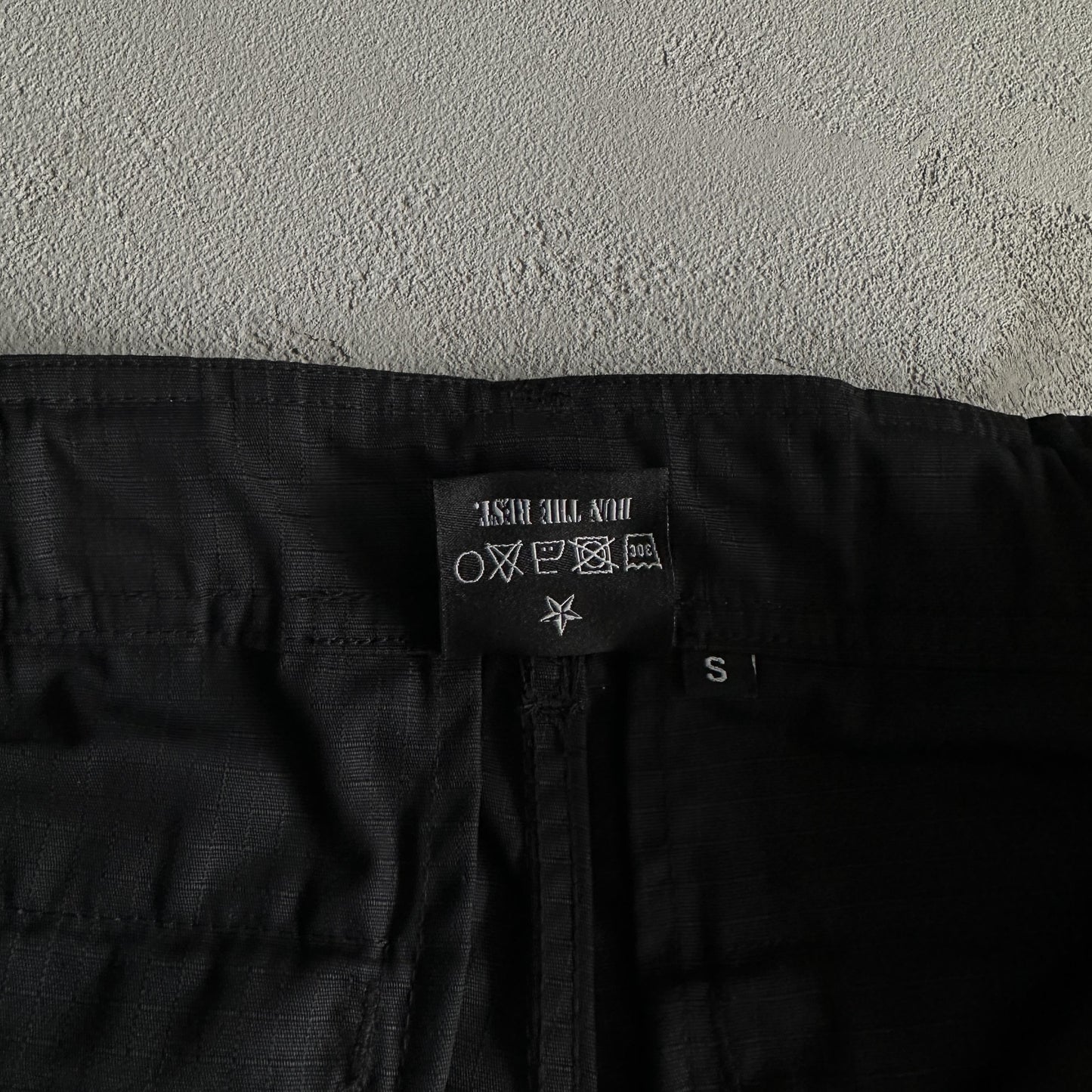 Shorts cargo noirs Corteiz