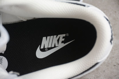 Nike Dunk Low Panda Invertido