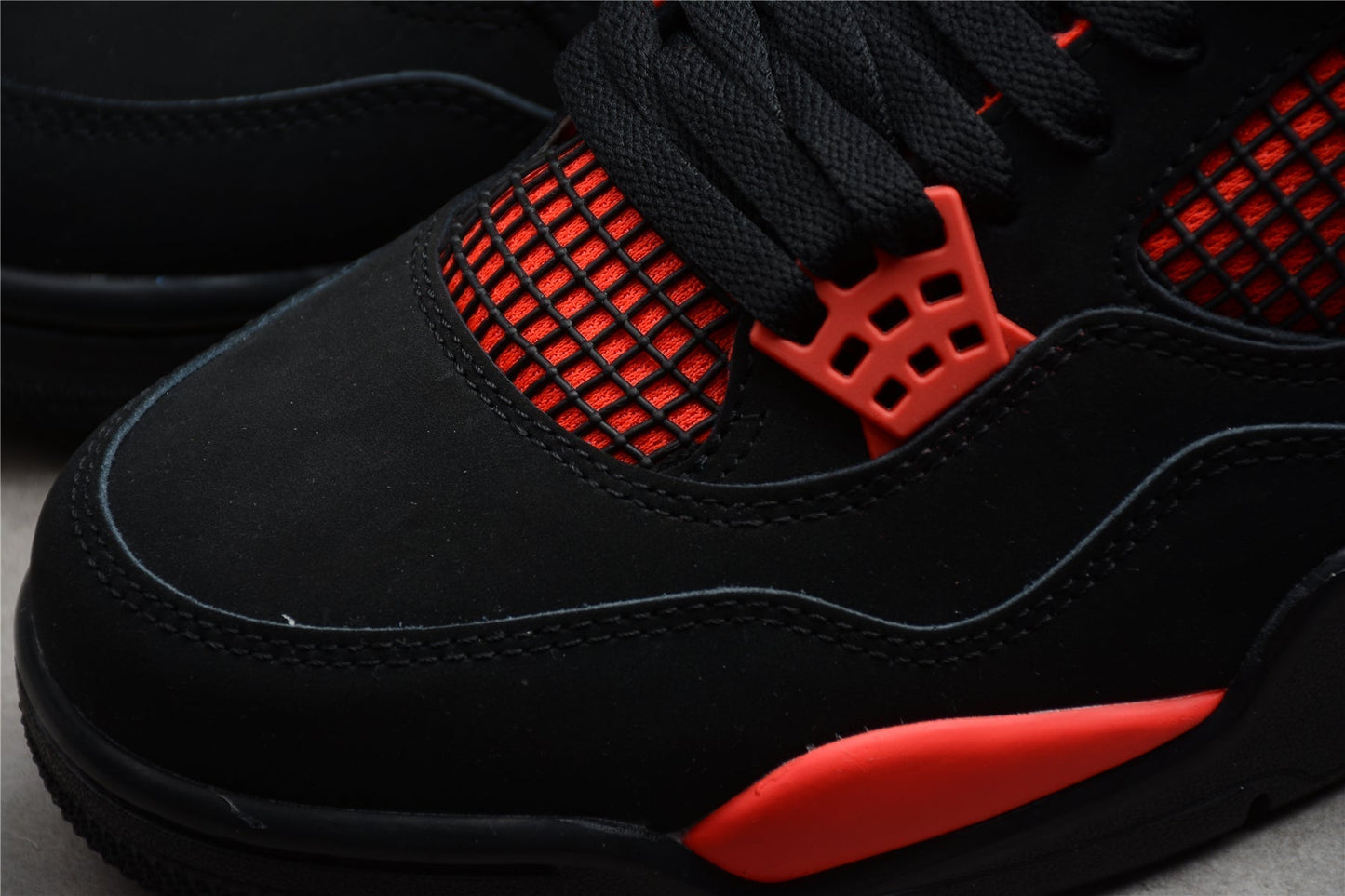 AJ 4 Rouge Foudre