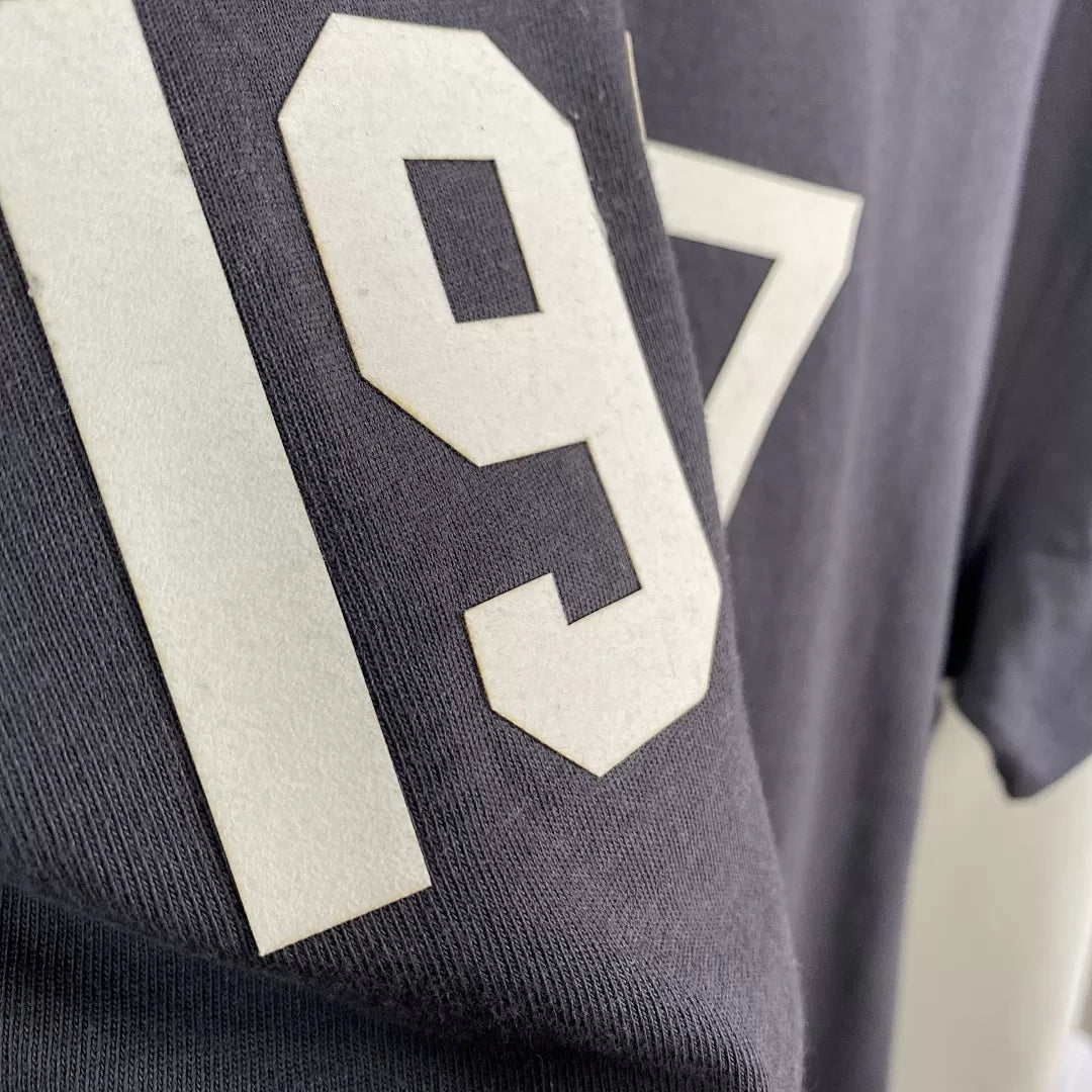 Camiseta FOG X Essentials 1977