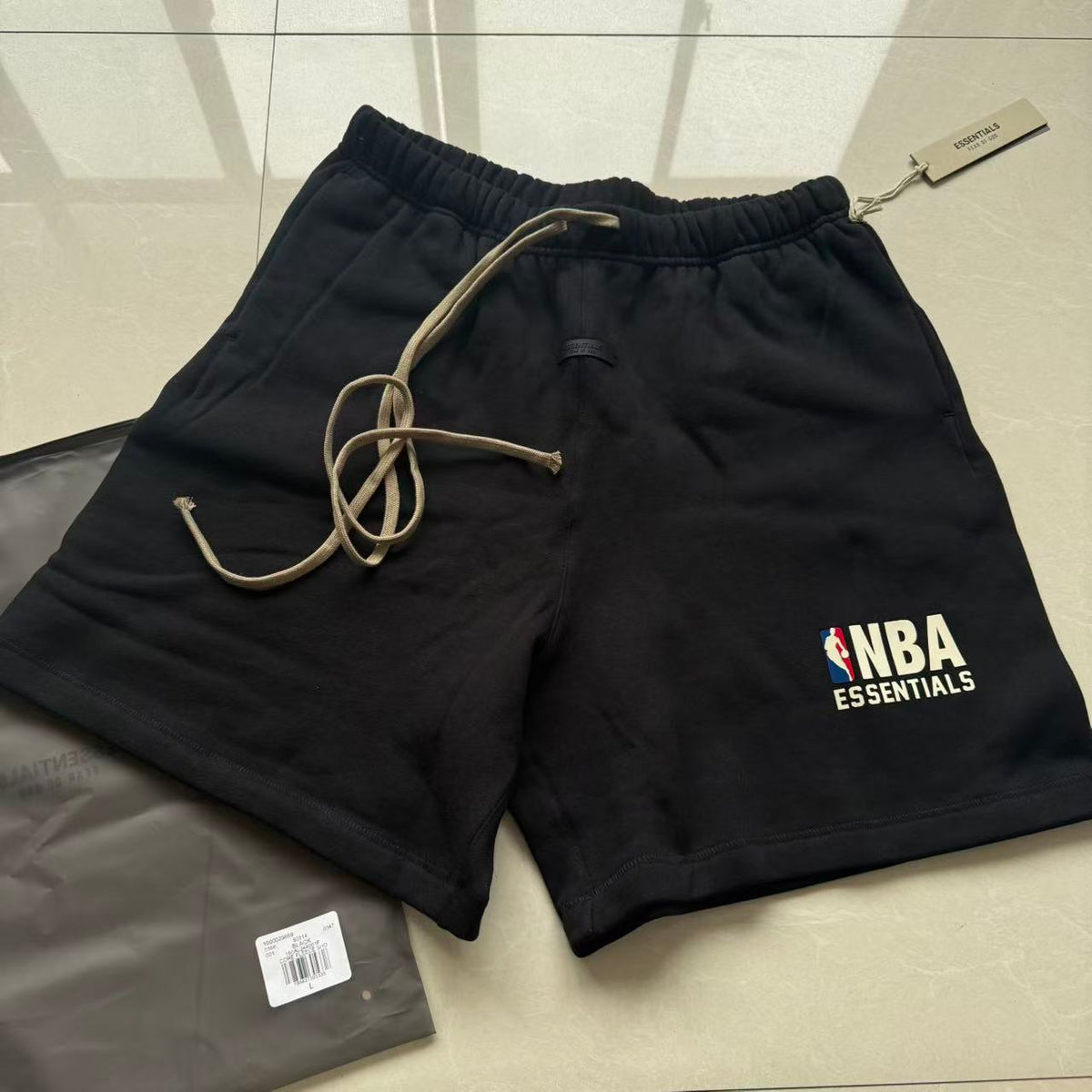 Camiseta y pantalones cortos FOG x Essentials