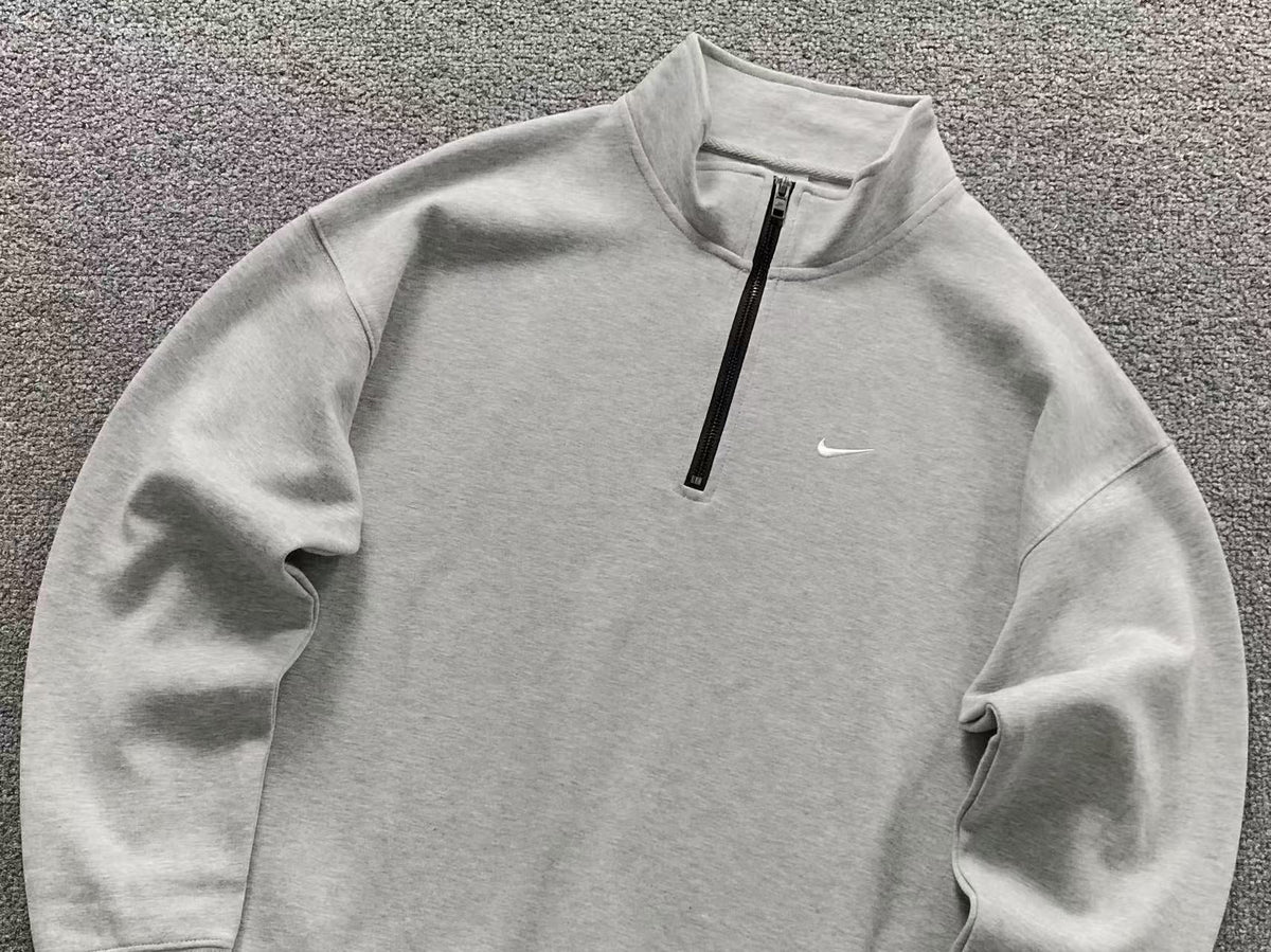 N1K Kapuzenpullover