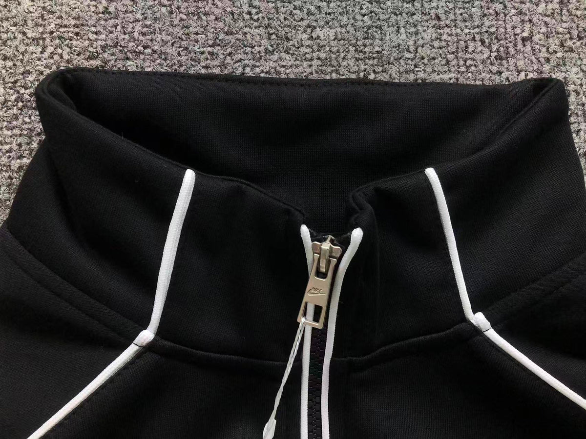 N1K Kapuzenpullover