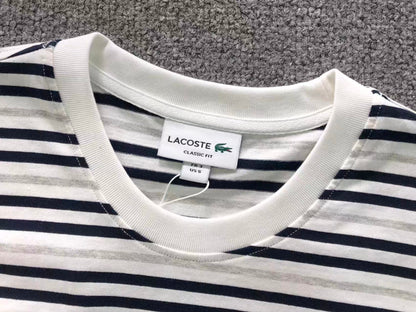 Klassisches T-Shirt
