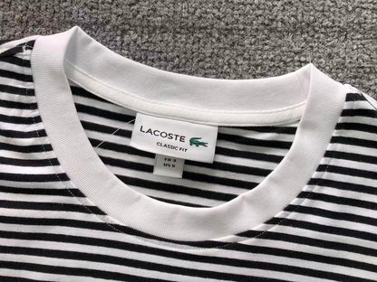 Klassisches T-Shirt
