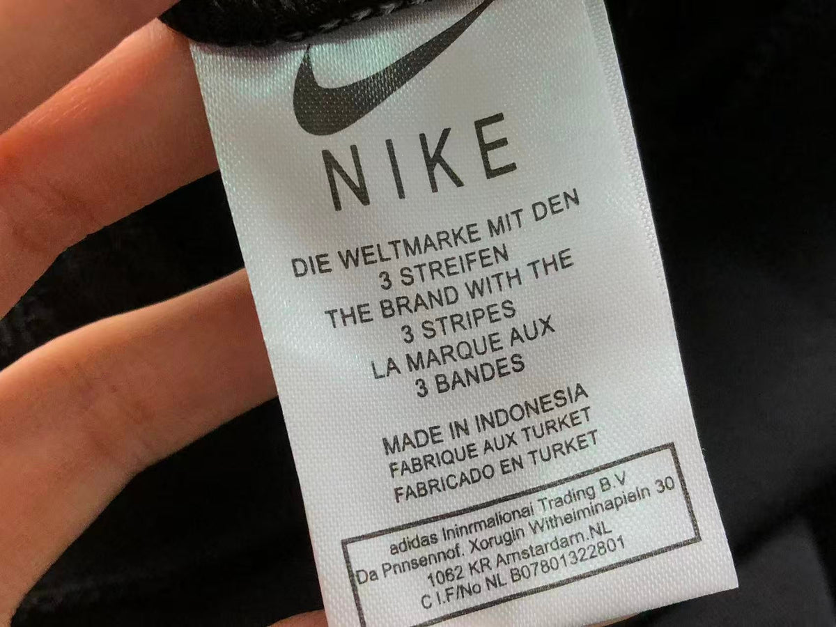 N1K Kapuzenpullover