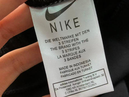 N1K Kapuzenpullover