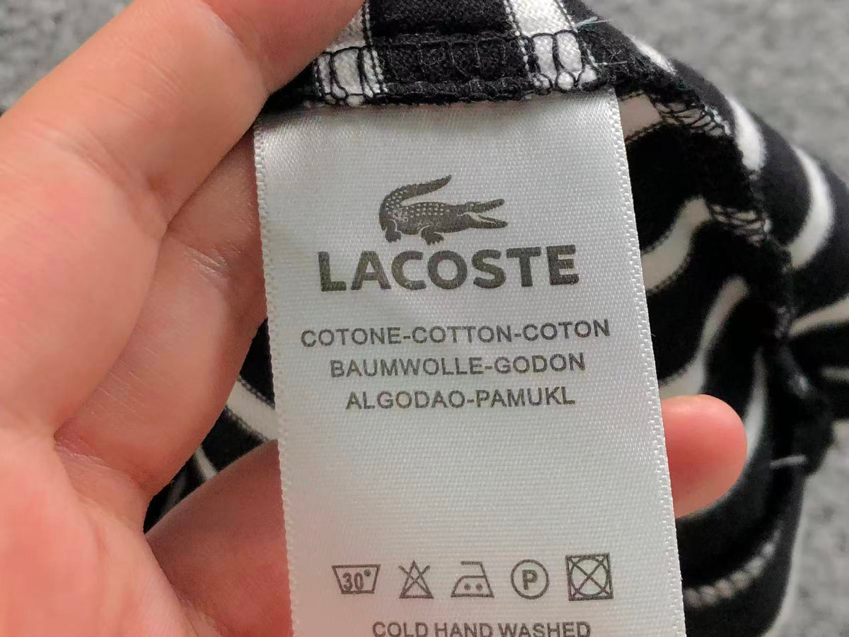 Klassisches T-Shirt