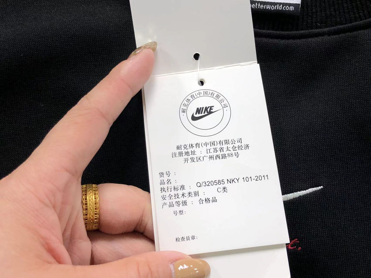 N1K Kapuzenpullover